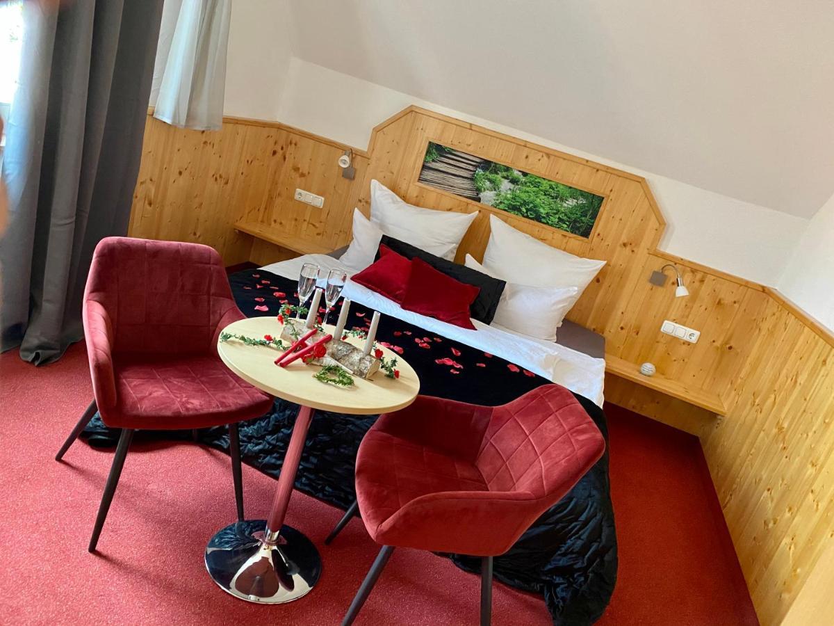 Hotel Wilder Mann Feuchtwangen Eksteriør bilde