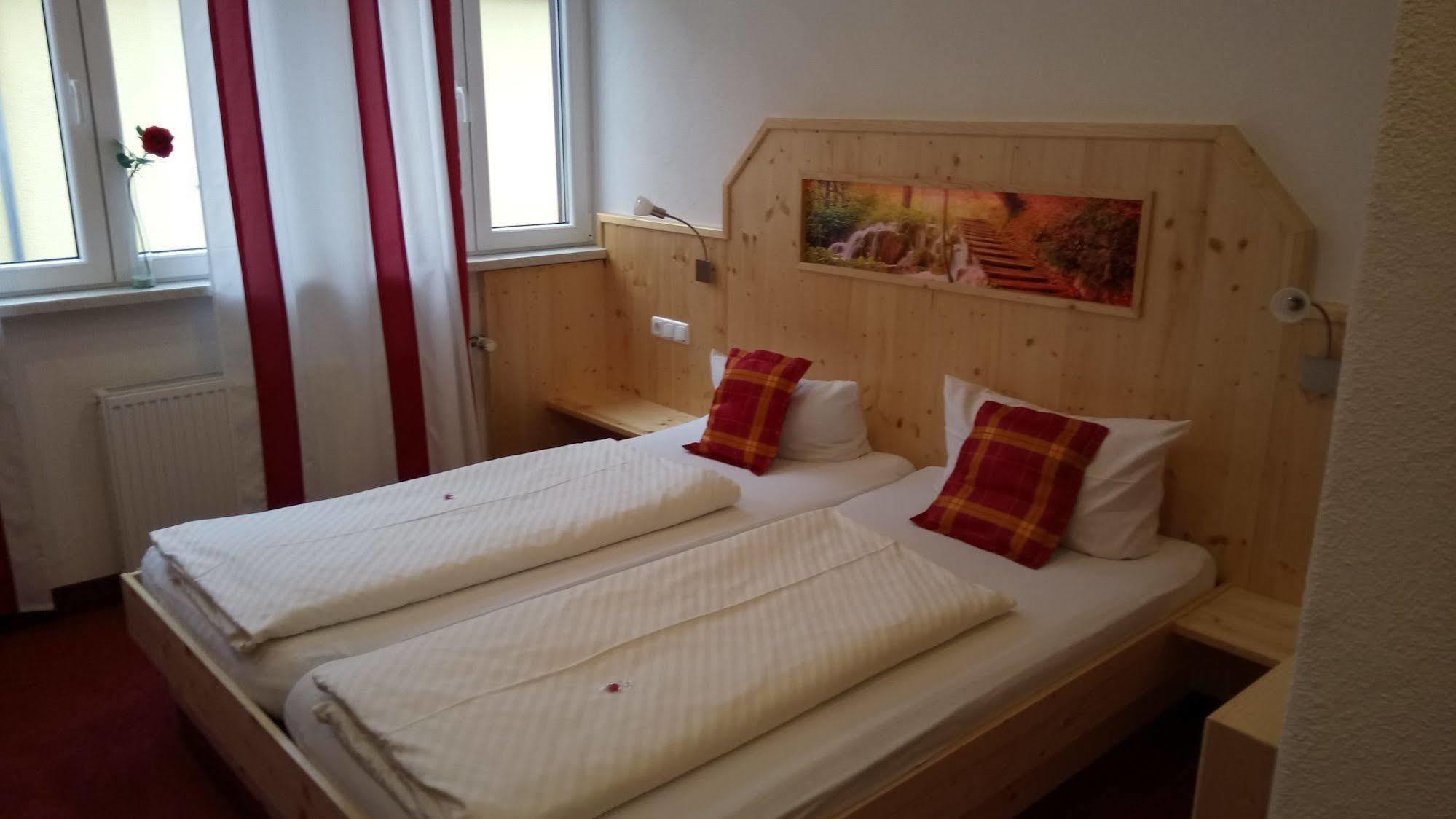 Hotel Wilder Mann Feuchtwangen Eksteriør bilde